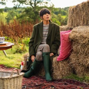 Claudia Winkleman Instagram - Ep 3 is on tonight at 9. @sineadmckeefry @lucyg_on_tour @sarah_taylor_country_life ❤️❤️❤️