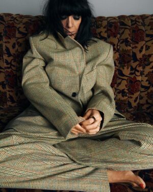 Claudia Winkleman Instagram - THANK YOU @marfajournal (I will never get over talking to the goddess that is @lenadunham) ❤️❤️❤️

@claudiawinkle in #BOTTEGAVENETA @matthieu_blazy
Photographs @oliverhadleepearch
Styling @vanessareidofficial
Creative Direction @alexandragordienko
Hair @keiterada
Make-Up @melartermakeup
Casting @simoneschofer

#THANKYOU @albigualtieri #ABENAAPPIAH @samsinger__ @isabellasporle @andreea__georg @sssssssammmm @tomotattle @taku_hair @bradbarrett1 @patrickdempsey__ @paulinaxmytych @nicimaiu @artpartner @aly.studio & @salmulberge