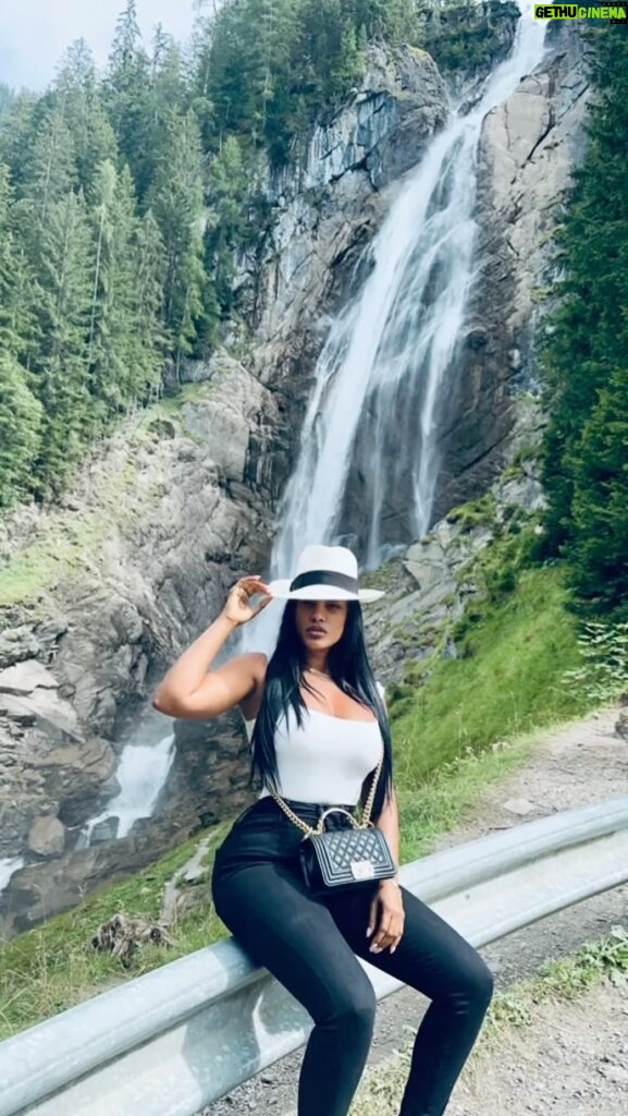 Cleopatra Bernard Instagram - Chasing waterfalls in Switzerland 🇨🇭