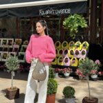 Cloé Cooper Instagram - Tout et n’importe quoi 😌🌸