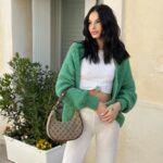 Cloé Cooper Instagram - Ce gilet d’amour , vous aimez ? 💚