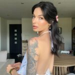 Cloé Cooper Instagram - Wavy and flower 🌸