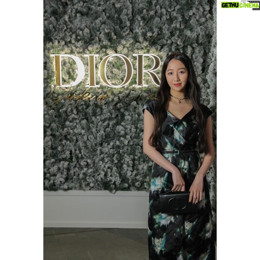 Cocomi Instagram - It’s beginning to look a lot like Christmas 🕺🏻🥰✨ ・ @diorbeauty @dior #Diorholiday #ガーデンオブドリームズ #SupportedByDior