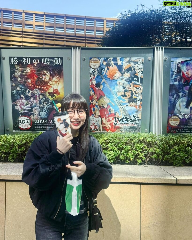 Cocomi Instagram - 2回目〜 ・ 映画観て、語りながら大盛りご飯とお肉を食べてという最高な日。帰ってからの練習も捗りました。 ・ 研磨が落ちるというアクシデントまで。 ・ めちゃかっこつけて飲み物持つやーん