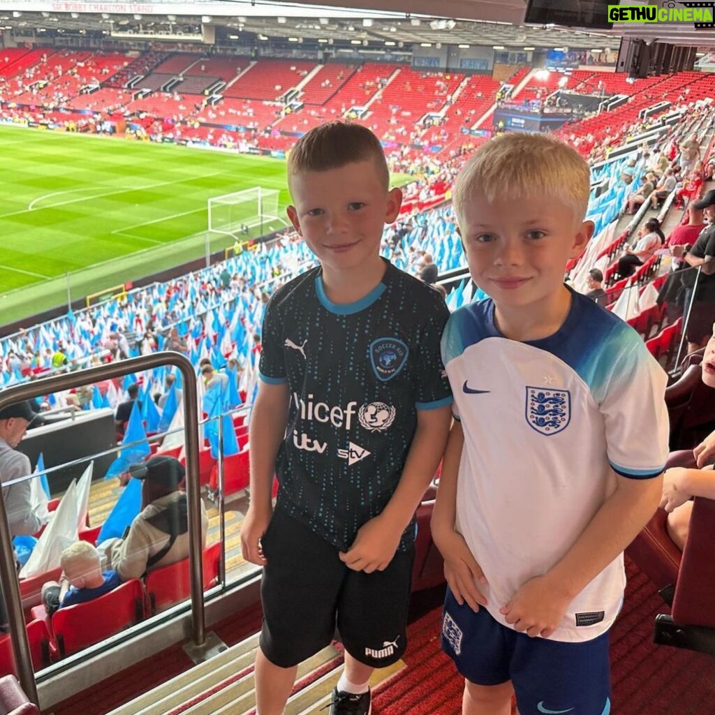 Coleen Rooney Instagram - Brilliant night at @socceraid. Amazing event for a great cause. Thanks and well done to all the @triple_sgroup team who put it all together. 👏👏👏