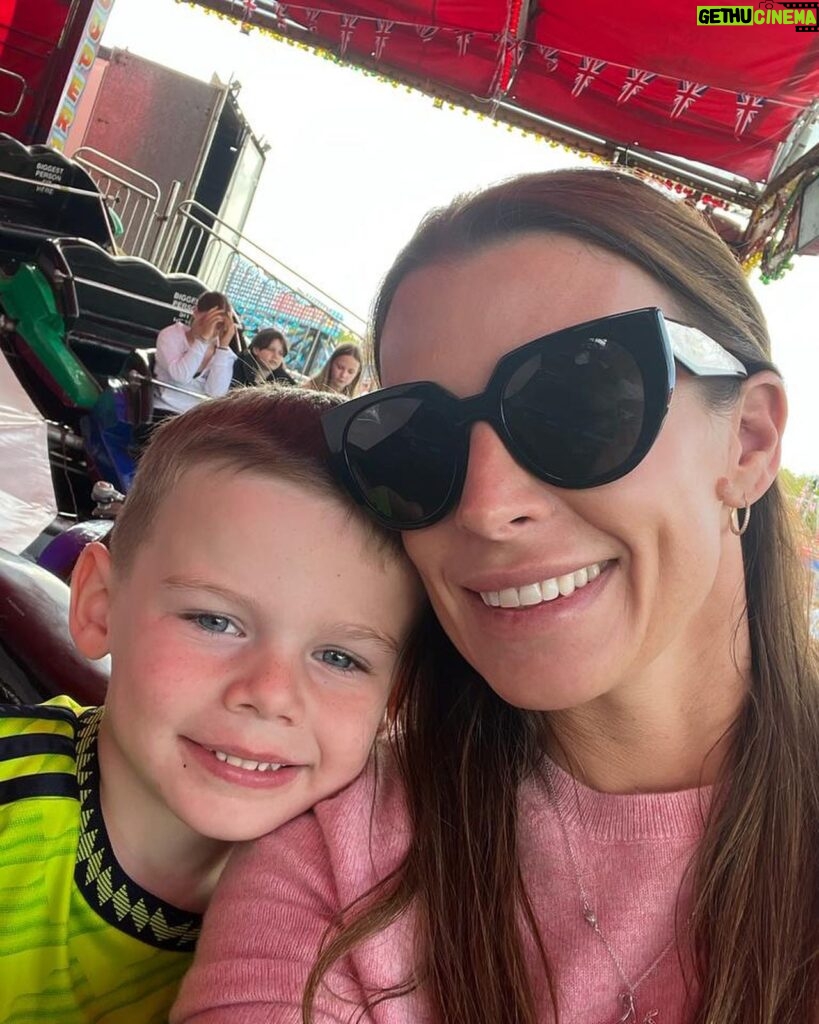 Coleen Rooney Instagram - The best day with my boys. 🥰🎡☀️
