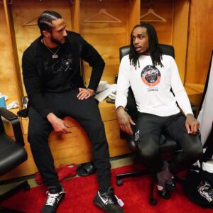 Colin Kaepernick Instagram - Huge birthday shout to my Brother @quavohuncho! Had an amazing time celebrating with you at #hunchoday in the ATL! Appreciate you inviting me and my Brother @e_reid35 to play, and always supporting us! Great seeing you give back to the community you grew up in. Let’s keep going! ✊🏾
📷: @djtonedef