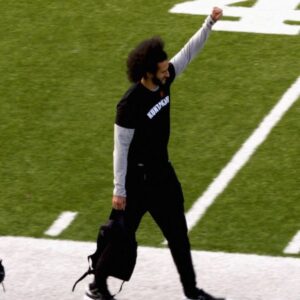 Colin Kaepernick Instagram - A huge thank you to all the people that made this happen in Atlanta. From our receivers @brice_butler, @_elling10, @jveasy_, @ariwerts - my trainer @hidalgoj8, all of the educators at Charles Drew High School & so many more behind the scenes. This would not have been possible without all of you. We stay ready. ·
🎥: @ravisionmedia