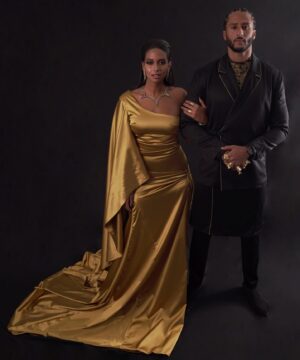 Colin Kaepernick Instagram - MET GALA 2019. We pay homage to our ancestors with our looks inspired by Ghana and Egypt. 
Thank you to Anna Wintour & @voguemagazine for having us. #MetGala

Outfit: @pyermoss @kerbito
Rings: @ugomozie
Watch: @hublot
Stylist: @lovingrachel @bhawkin10
Hair: @jaimealcivar 
Grooming: @quisdabarber @hiphopmike
Litty Creative Visionary Team: @nessnitty @mightykatrinab @miabellenyc @djtonedef @relrelrelrel @kisip
📸: @djtonedef