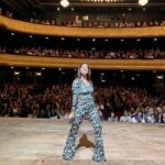 Connie Ballarini Instagram - MAIPO Una función más de este ciclo hermoso de ‘LOS MIÉRCOLES EN El @teatromaipo que empezó en marzo, sigue en abril ( casi agotado!!) y agregamos 2 fechitas más en MAYO: el 8 y el 15 de Mayo ! No cuelguen en sacar sus entradas, se agotan súper rápido y realmente es lógico porque es una locura lo que sucede cada noche, la pasamos tan tan ESPECTACULAR 🙌🏽. Gracias gente hermosa por tantas risas, por tantas anécdotas por tantos TIPS… a la chica que ME dio el TIP para mi 🐚 quiero decirle que Dsd ayer estoy haciendo las contracciones sin parar 😂😂😂 Gracias x tantas risas, los amo con todo mi ❤️ Nos vemos el miércoles que viene en el bellísimo @teatromaipo 🎫Entradas en www.connieballarini.com.ar 👾Producción @standupargentina @pablouchaolmedo @beluplesky @jeremy_lp1 Look 💣 by @pazcornu @pazcornuok