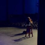 Connie Ballarini Instagram - MAR DEL PLATA ⛱️ Como necesitaba venir para acá y pasar una noche como la de ayer con Uds !! Desde el min uno fue risa tras risa durante hora y media. La energía que yo sentía ahí arriba del escenario de la risa de casi mil personas es realmente un flash, no se dan una idea de cómo llega, piel de gallina … tenía q ‘hacerme un poco la boluda’ xq es demasiado fuerte… es realmente lo más hermoso que un comediante puede sentir. Gracias por ser tan copados, por sus anécdotas disparatadas, ahora sabemos porque cuando de chicos te enseñan a hacer nudos 🪢 en campamentos y decís esto para que sirve en la vida… jaja ahora sabemos para q se van a utilizar en un futuro 😂. También sabemos que la habilidad de deletrear palabras la revés tb puede servir para algo como poner un nombre ‘original’ como ACNY ( q no entiendo como es Nancy al revés 🤔.. como me dijo ayer ) Ojalá David la hayas pasado tan bien como en el show del bananero y gracias x tantos tríos fallidos y no tanto Amor infinito por Uds, gracias x venir a jugar conmigo fueron un público increíble Ya en la ruta feliz por la noche de ayer dejando La Feliz Nos vemos pronto 👾Producción @standupargentina @matiaspisera @neshis 🏨 @hotelsparepublica