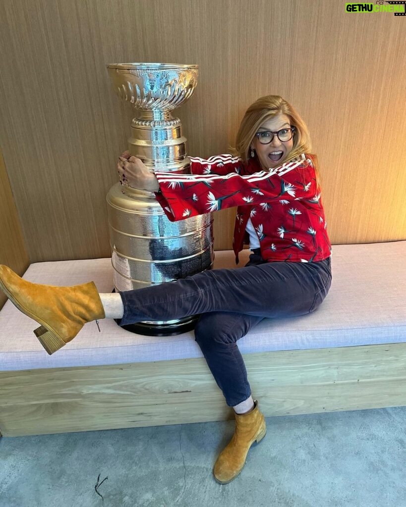 Connie Britton Instagram - Love me some #StanleyCup! What a dream! @nhl @stanleycup