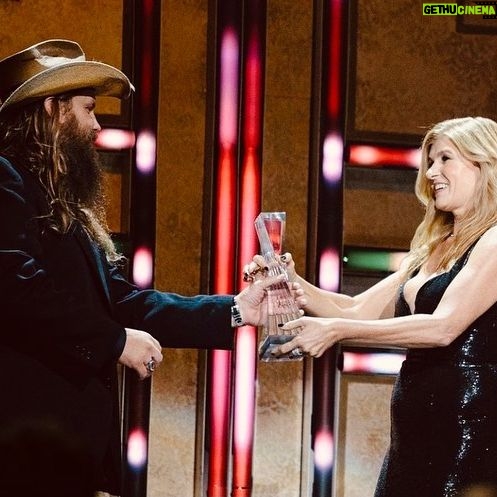 Connie Britton Instagram - Loved this moment so much! Very thrilled to honor @chrisstapleton last night at the @cmt Artist of the Year awards. A true inspiration. Shine on Chris!