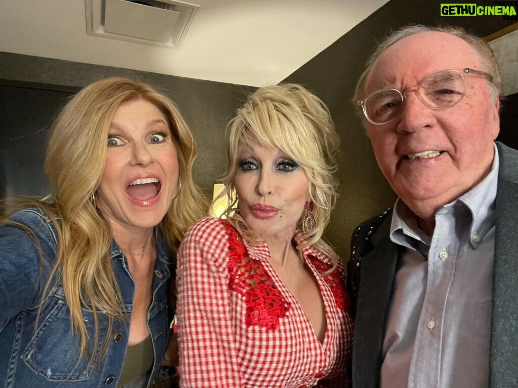 Connie Britton Instagram - Yes I’m aware I look like a crazy person but just look at these people! @dollyparton and @jamespattersonbooks at @sxsw last night. What an honor and a joy to talk to them about their new book, Run Rose Run, and Dolly’s accompanying album. It’s just all too much inspiration in one place. Thank you @sxsw and @blockchaincreativelabs for bringing me into the #Dollyverse!