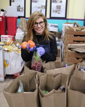 Connie Britton Instagram - Yesterday I spent the morning volunteering with @feedingamerica at @sfcla and had a great time with the incredible volunteers and staff packing up and distributing food for our neighbors right here in LA. Please visit FeedingAmerica.org/Holiday (http://feedingamerica.org/Holiday) to learn how you can help fill the pantries of folks in your community facing hunger this holiday season.  And then I bet you’ll keep going back all year long! I know I will.