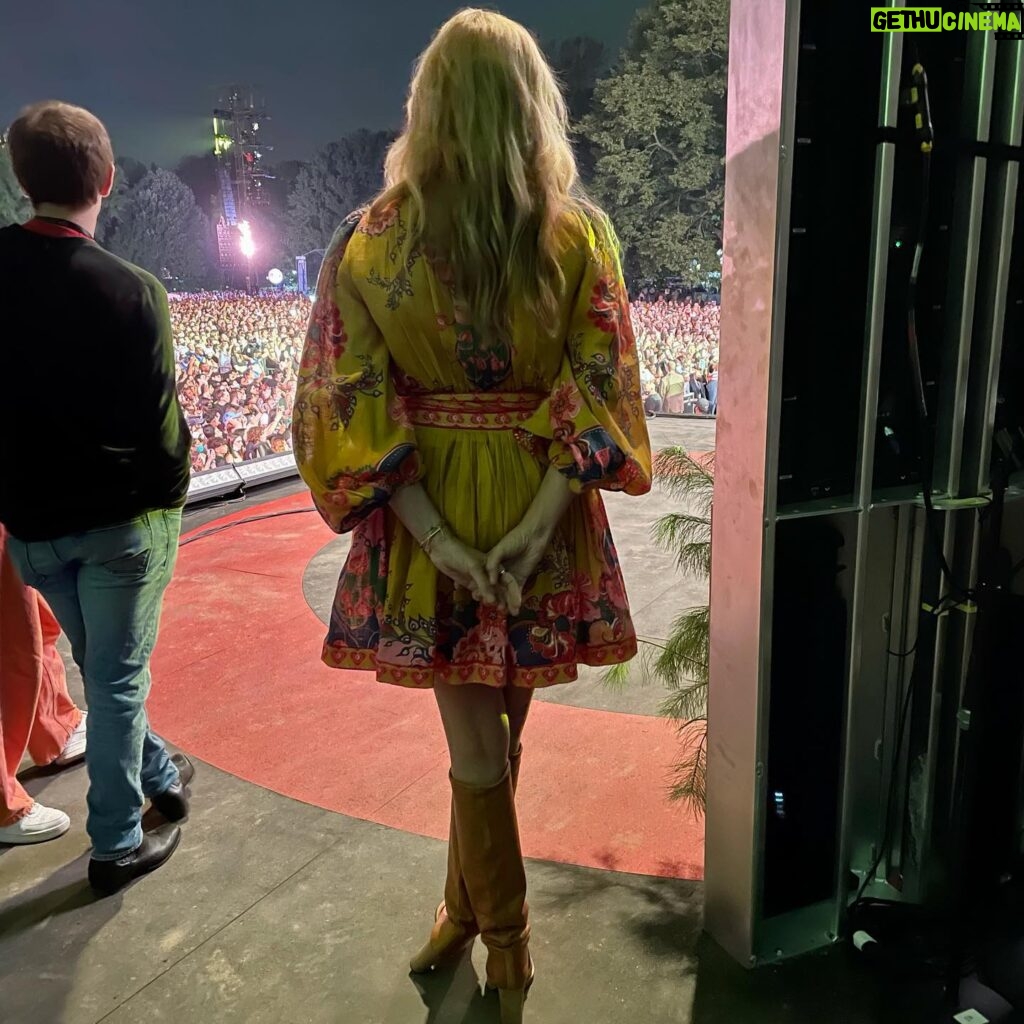 Connie Britton Instagram - Some pictures from backstage last night at the @glblctzn live festival! It was such a privilege to be part of this victorious 24 hour live-from-around-the-world return to celebrating global citizens and the power that WE have to make change in the world - eradicating poverty, combatting climate change, and finding equitable solutions to the covid crisis. And PS I got to see @billieeilish up close and personal and girlfriend does not disappoint. Blown away by her brilliance. Thanks to all who came out. Now go out and do one thing today to use your voice for change!