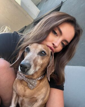Constanza Piccoli Instagram - Mi familia para siempre 💕🐶 🐈 

Tengo MILES de estas fotos jajaj me puse a revisar y literal el 80% de mis selfies son con bambo o el Igna 😍 
Gracias por ser mis hijos y amarme tanto todo los días 🧡🫶🏻
