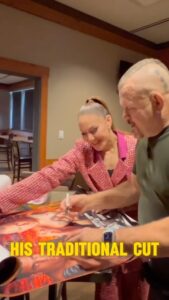 Cristiane Justino Instagram - I love doing Meet & Greets for my fans ❤️ Go BTS my recent appearance in Calgary Canada with @chuckliddell on this weeks @onlyfans Video Blog exclusively with @watchoftv 🇧🇷🇧🇷🇧🇷🇧🇷🇧🇷🇧🇷🇧🇷 Eu adoro fazer Meet & Greets para meus fãs ❤️ Go BTS, minha recente aparição em Calgary, Canadá com @chuckliddell no OF Video Blog desta semana exclusivamente com OFTV