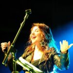 Cristina D'Avena Instagram - E con la magnifica voce di @cristinadavenaofficial si conclude anche questa meravigliosa edizione di #NerdShow 🌙🚀🛰️ Grazie a tutti per essere stati con noi! Vi aspettiamo alla prossima edizione 🫶🏻