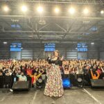 Cristina D'Avena Instagram - E con la magnifica voce di @cristinadavenaofficial si conclude anche questa meravigliosa edizione di #NerdShow 🌙🚀🛰️ Grazie a tutti per essere stati con noi! Vi aspettiamo alla prossima edizione 🫶🏻