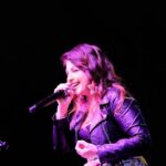 Cristina D'Avena Instagram - A chiudere la prima sfavillante edizione di #Megacon lo show musicale della regina Cristina D’Avena - @cristinadavenaofficial 🧚🏻 La magia della musica unita alla magia dei ricordi della nostra infanzia hanno dato luogo a un risultato unico: un megacon esplosivo 💥 Abbiamo urlato, cantato, saltato e ci siamo divertiti come pazzi con le colonne sonore che hanno reso indimenticabile l’infanzia di tutti 🎶 Grazie mille per l’affetto dimostrato in questi giorni, non vediamo già l’ora di vedervi per la prossima edizione!💗