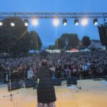 Cristina D'Avena Instagram - Eccoci a Civitanova Marche… 😍 Quanto amore! 🫶 Prossimo appuntamento sabato a @gardacon_ … Vi aspetto! 🌞
