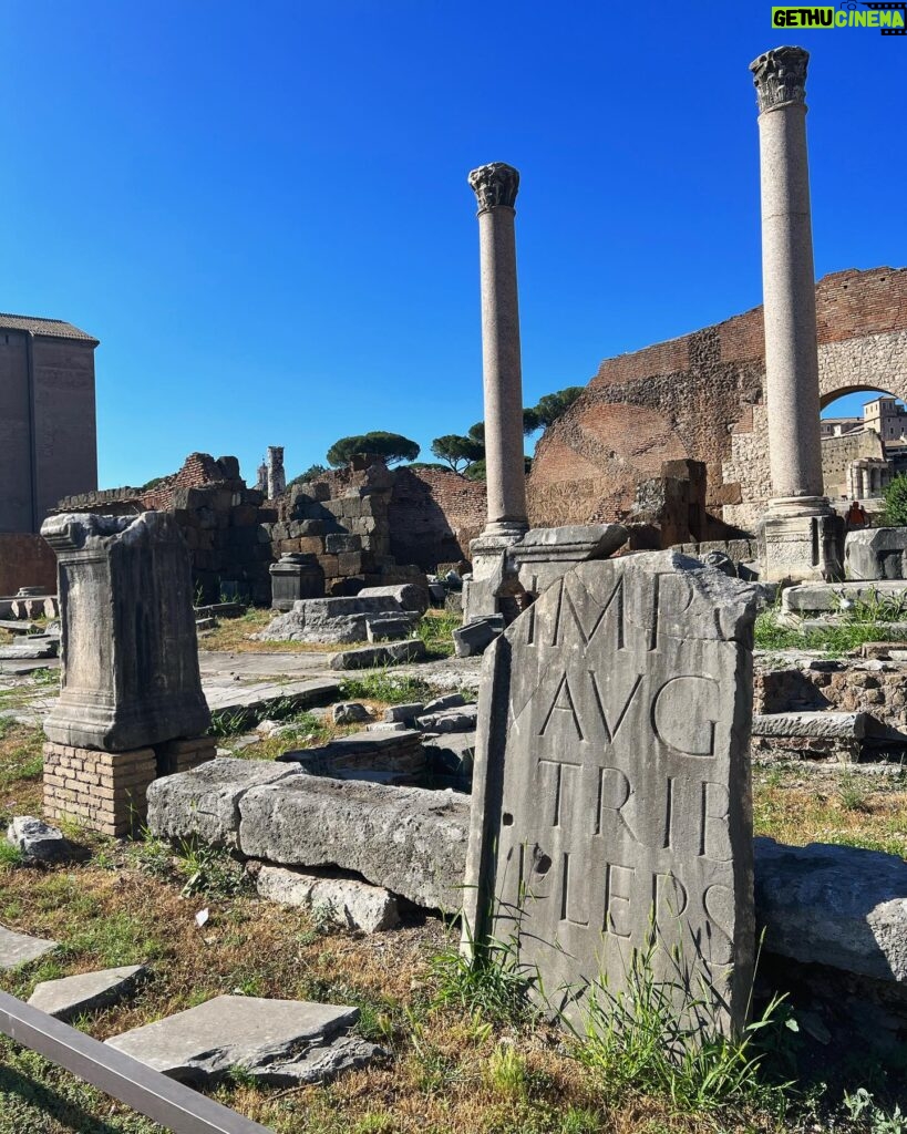 Cristinini Instagram - Fotitos de mi viaje a Roma 🥰🏛 #roma #italia #travel #viajar #coliseo #cristinini #iamcristinini #lifestyle #travelphotography #pickoftheday