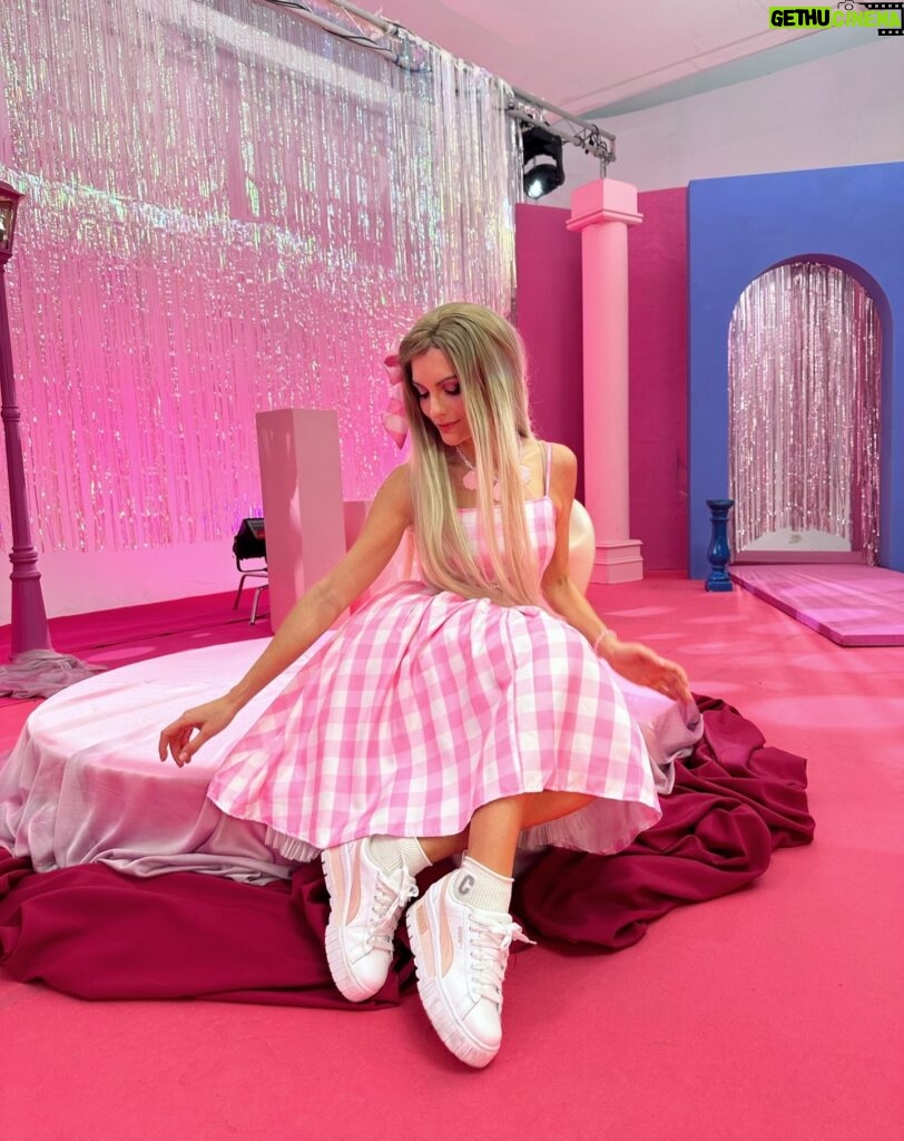 Cristinini Instagram - Fotitos del día de grabación de Barbie en el Rewind 💫🌸 ¿Qué os ha parecido el Rewind Hispano este año? ¿Qué os ha gustado más? ¿Qué os ha gustado menos? ¿Qué echáis en falta? 🧐 #cristinini #rewind #barbie