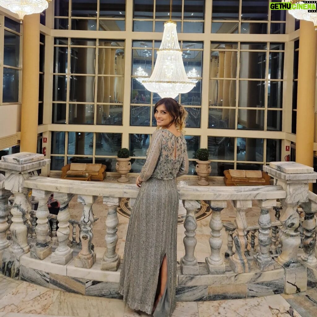 Cristinini Instagram - Bodorrio 👑👰🏻‍♀️🤵🏻 👗 @rosa_clara 💄💇🏻‍♀️ Yo 😁 #cristinini #iamcristinini #wedding #rosaclara #dress