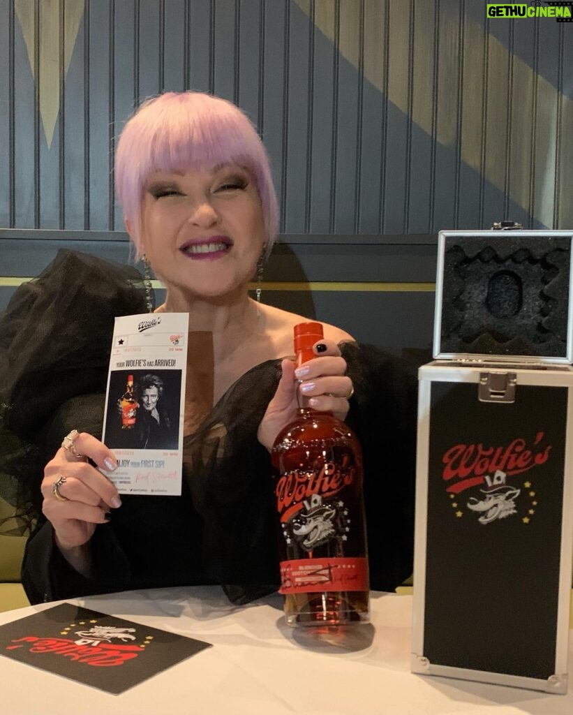 Cyndi Lauper Instagram - Thanks again @sirrodstewart! 🥃 It’s a rascal of a thing! 🐺⚡️ ••• Wolfie’s is inspired by a whole lotta things 🐺 Rock n' Roll, Americana and the fierce love @sirrodstewart has for Scotland. #wolfies #wolfiesontour #mywolfies #sirrodstewart #rocknroll #rodstewart