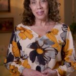 Cynthia Klitbo Instagram - Josefina Sosa de Bravo es la matriarca de la familia, una mujer que con mucha fe ha logrado ser el soporte econónimo para sus hijos y su nieta. ¿Qué sorpresas inesperadas llegarán en su vida? Descúbrelo muy pronto en #LaHistoriaDeJuana 💖 Inicia 3 de junio, 9:30 p. m. MEX #ConLasEstrellas