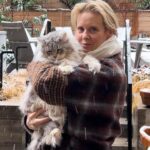 Cynthia Nixon Instagram - Thought my Siberian would be happy in the snow, but maybe this slush doesn’t count…🐈😾❄️