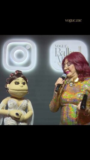 أبلة فاهيتا Instagram - العذراء والشعر الاحمر.. @nabilaebeedofficial @voguearabia