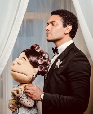 أبلة فاهيتا Instagram - وراء كل أرملة عظيمة مز .. #داخلة_ومش_خارجة @asser_yassin @sayidatynet @khaledfadda @hanyelbehairycouture