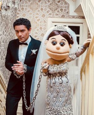 أبلة فاهيتا Instagram - وراء كل أرملة عظيمة مز .. #داخلة_ومش_خارجة @asser_yassin @sayidatynet @khaledfadda @hanyelbehairycouture
