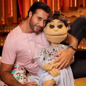 أبلة فاهيتا Instagram - لا تباعد ولا إستسلام بكرة ١١ بالليل لايف من #الدوبلكس على @ontv مع @ahmedlsaadany .. @hanyelbehairyhautecouture  @glamour.jewellery
