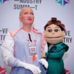 أبلة فاهيتا Instagram - انا والصوفيا الآلي.. طلعت شبهنا خالص. @realsophiarobot @creativeindmena
