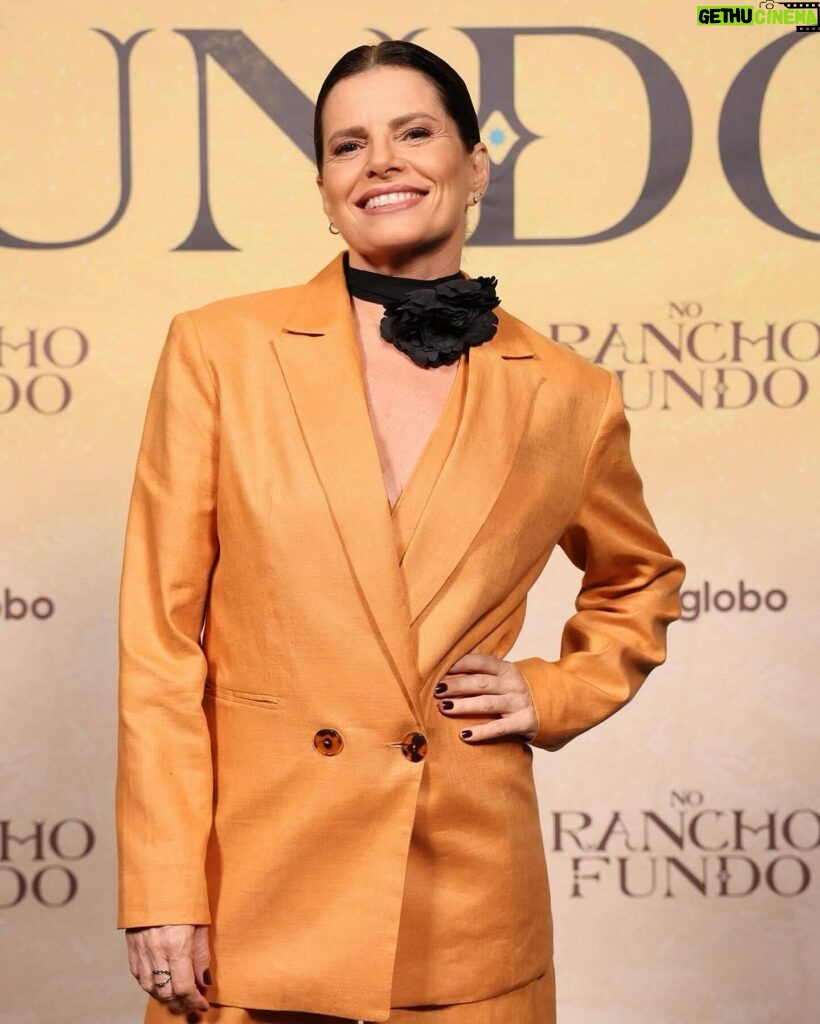 Débora Bloch Instagram - Coletiva de imprensa de No Rancho Fundo 🧡 Obrigada as maravilhosas: Styling @marina____franco Make @dayseteixeiracursos Cabelo @clau_bretas #NoRanchoFundo