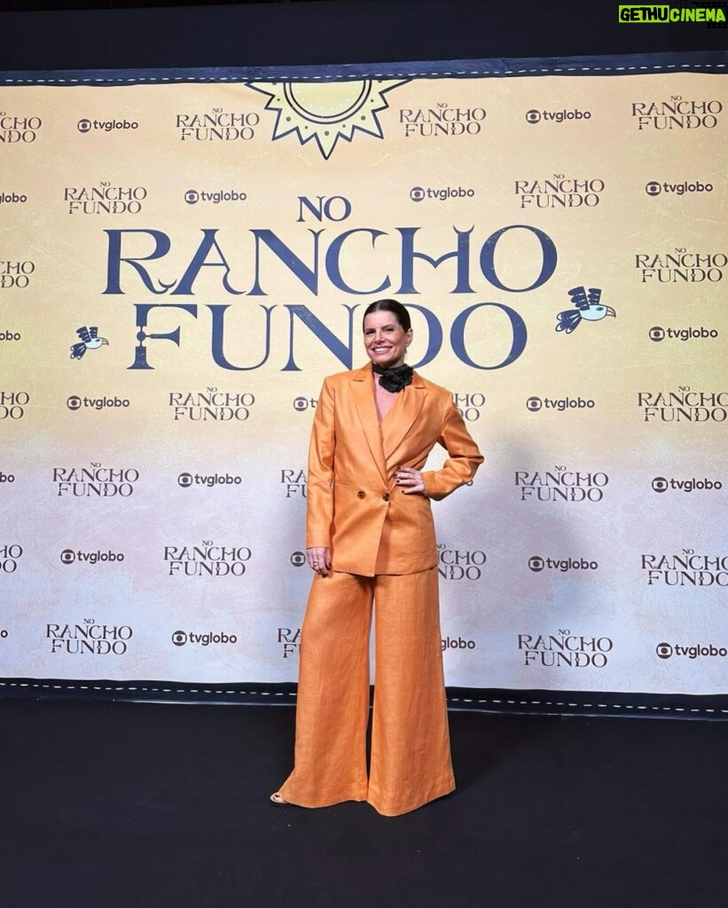 Débora Bloch Instagram - Coletiva de imprensa de No Rancho Fundo 🧡 Obrigada as maravilhosas: Styling @marina____franco Make @dayseteixeiracursos Cabelo @clau_bretas #NoRanchoFundo