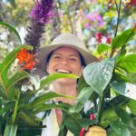 Débora Bloch Instagram – #blogueirinhadanatureza 
colhendo flores do jardim 🌷🌷🌷