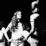 Débora Bloch Instagram – Rasga Coração (1980), minha estréia no teatro aos 17 anos.
Peça genial do Vianinha, Oduvaldo Vianna Filho. Direçao de José Renato. Nas fotos com Raul Cortez e Tomil Gonçalves.