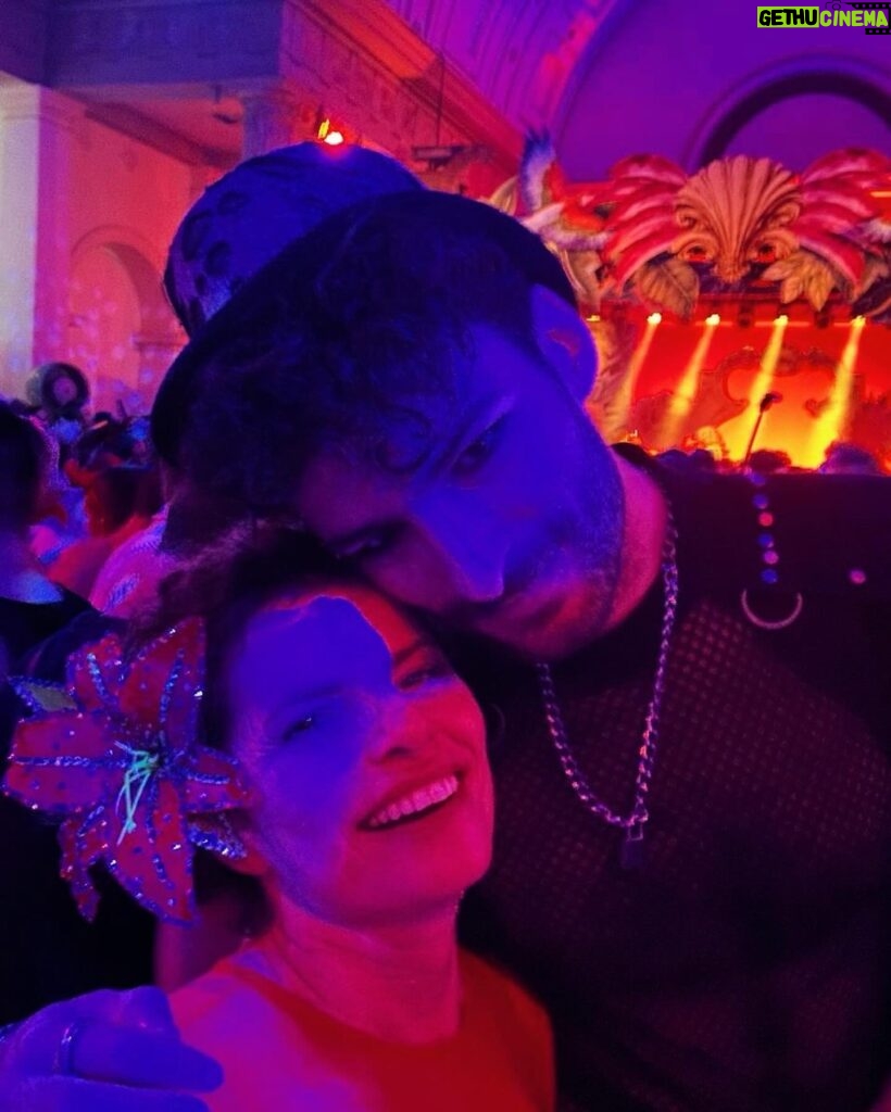Débora Bloch Instagram - Ontem foi dia de baile bebê! 🦜 #bailedaarara @carnavaldaarara @pedr01gor @priborgonovi @malubarretto
