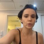 Débora Falabella Instagram - Time lapse, maquiagem, conversa e aquecimento vocal ao som de Madonna pra te convidar pra assistir Prima Facie no @teatroadolphobloch . Quinta à sábado às 20:00 e domingo 18:00!✨ na companhia de @yaradenovaes e @cynthiafalabella
