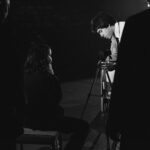 Débora Falabella Instagram - Bastidores do último ensaio do monólogo @primafaciebrasil com a @deborafalabellaoficial Ensaio aberto hoje no @teatroadolphobloch e a estreia na semana que vem