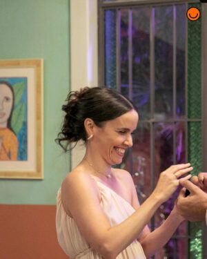 Débora Falabella Instagram - #TERRAEPAIXÃO 📺 Lucinda e Marino vão se casar! 🧡 Os dois, que formam um dos casais mais queridos da novela das nove, ficarão noivos nos próximos capítulos da trama e receberão os amigos na pousada para comemorar. Depois de tantos empecilhos, o final feliz de Lurino está cada vez mais próximo 🥰 [📸: Globo/Manoella Mello]