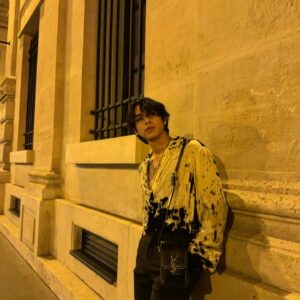 DPR IAN Instagram - 🌕👋. What’s the number one thing you need when you travel ??? Like a must !! Whattt is itttt??? 🧐