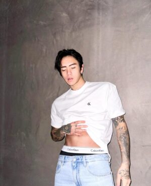 DPR IAN Instagram - How are we ? 🌓

#광고 @calvinklein
#Mycalvins #캘빈클라인 #어센틱스트레이트핏