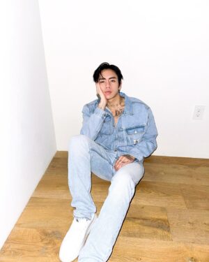 DPR IAN Instagram - How are we ? 🌓

#광고 @calvinklein
#Mycalvins #캘빈클라인 #어센틱스트레이트핏