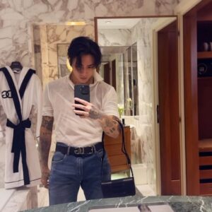 DPR IAN Instagram - First time in Milan but certainly not going to be my last 🇮🇹 ❤️ #dpr #milan #돌체앤가바나 #dolcegabbana @dolcegabbana