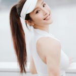 Dada Chan Instagram - COFFEESWEAT NEW COLLECTION LAUNCH🤍 Summer Activewear Anywhere Collection. 雖然活動中途下雨，但看見來的女生們無懼風雨繼續跟coffee做運動，令我心情很激昂，欣賞女性嘅凝聚力🫶🏻愛運動的女生無論外在和內在都是最強韌的💪🏻我們是最強的！ Life isn’t about waiting for the storm to pass but learning to dance in the rain! @coffeesweat_ @coffee89921 @ghlchan @harbourcity @ipshkg #coffeesweat #coffeelam #workout #workoutwithcoffeesweat #yoga #harbourcity